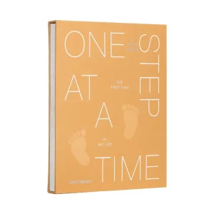 Populär One Step at a Time - En bok om första tiden i livet